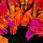 holi hands